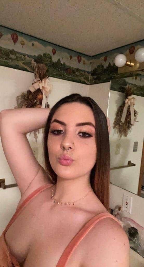 ЁЯНСЁЯНЖтЭдя╕ПЁЯе░ЁЯШШ I'M SCARLETT A HOT GIRL WITH CLEAN PUSSY AND TITS 420 FRIENDLY ,READY TO FUCK HARDER ЁЯТп ,SUCK, SENSUAL BODY RUB AND ESC - Image 2